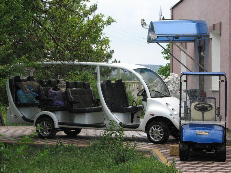 001 Elektromobili  v Safari-parke Tajgan on zhe Park lvov