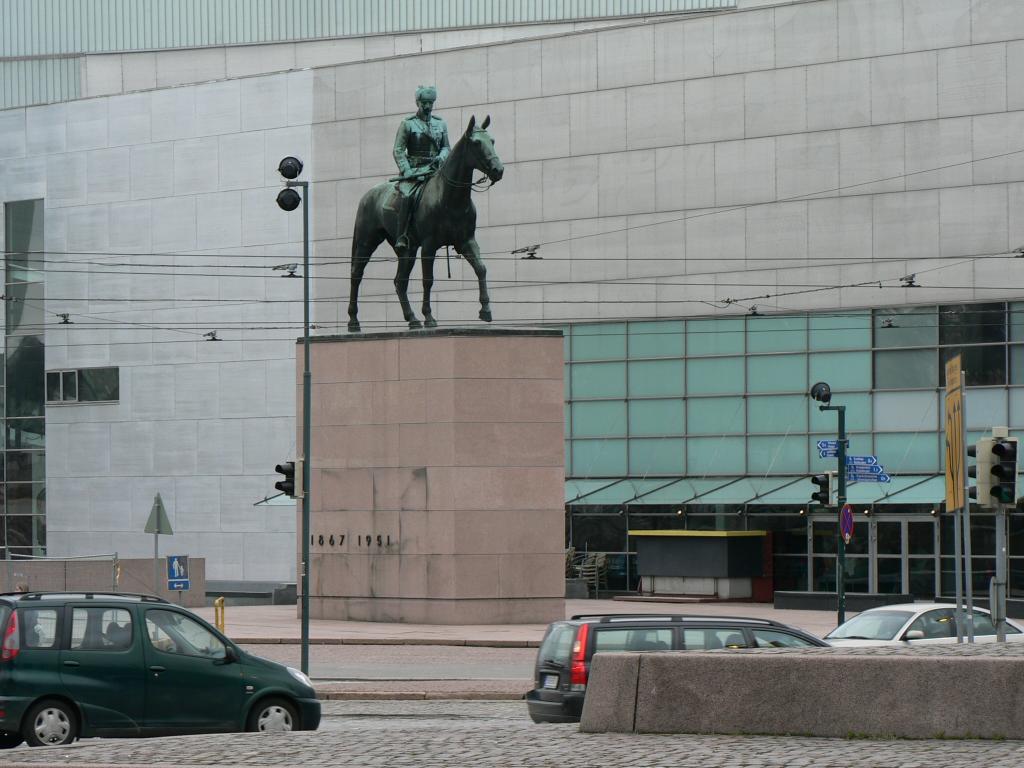 Памятник Маннергейму