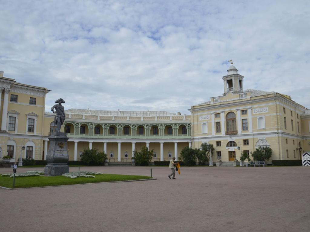 Павловский дворец (летний дворец Петра)