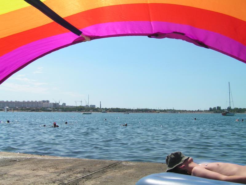 август 2005. Севастополь. вид с причала яхт-клуба на бухту Омега