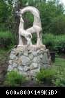 01 Skulptura zhirafov v Safari-parke Tajgan on zhe Park lvov